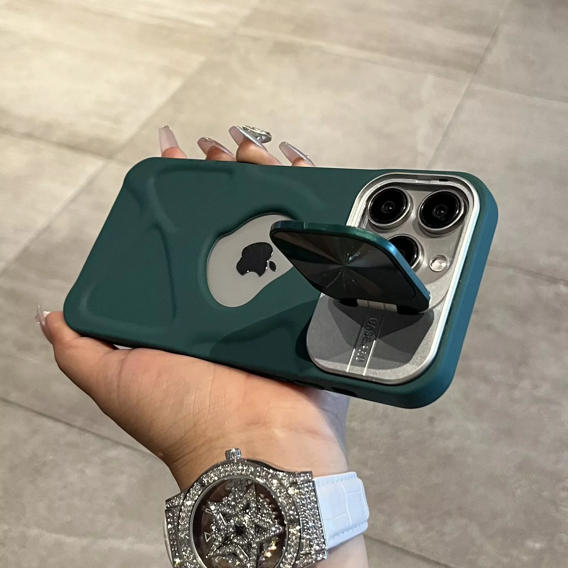 Модный магнитный чехол с отверстием для логотипа для iphone 11 - Фотография_3