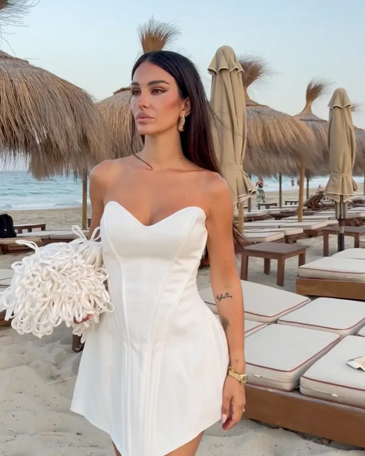 Женское платье без бретелек с открытой спиной - Фотография_4