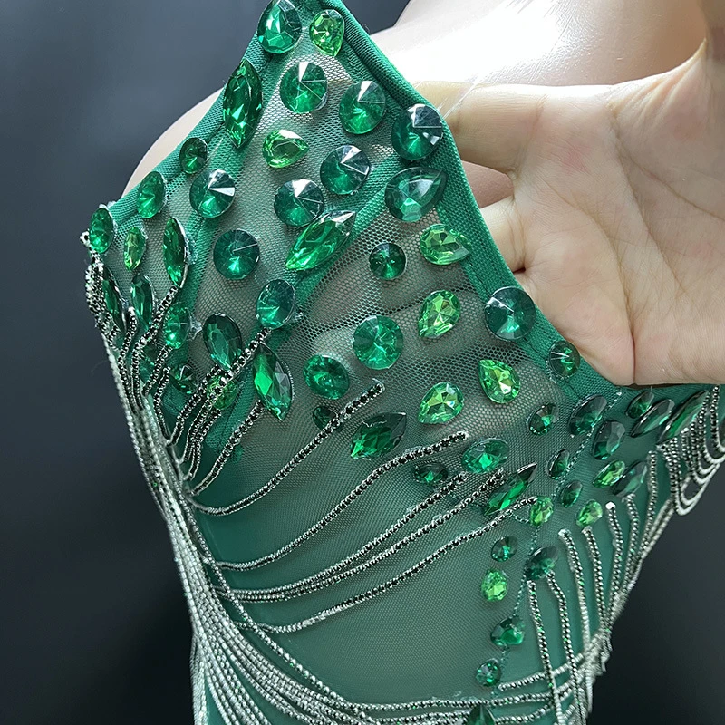 Сексуальное белое платье с глубоким v-образным вырезом и темпераментом - Фотография_6