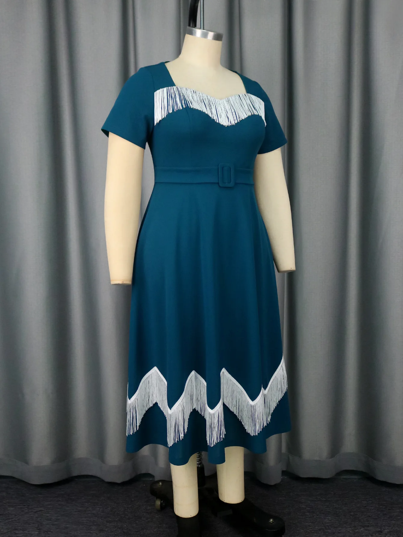 Элегантное платье больших размеров - Фотография_4