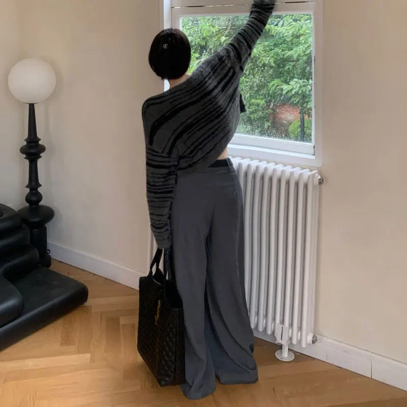 Короткий свитер в полоску с имитацией меха норки - Фотография_6