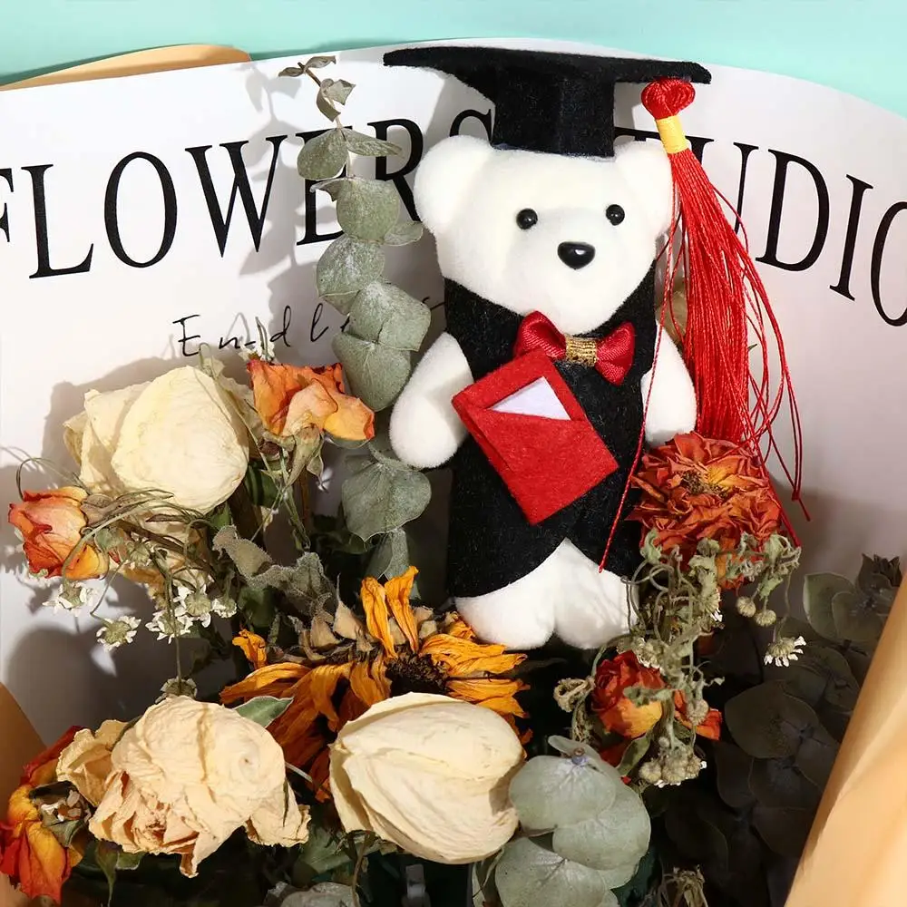 Выпускной сезон, кукла-медведь,