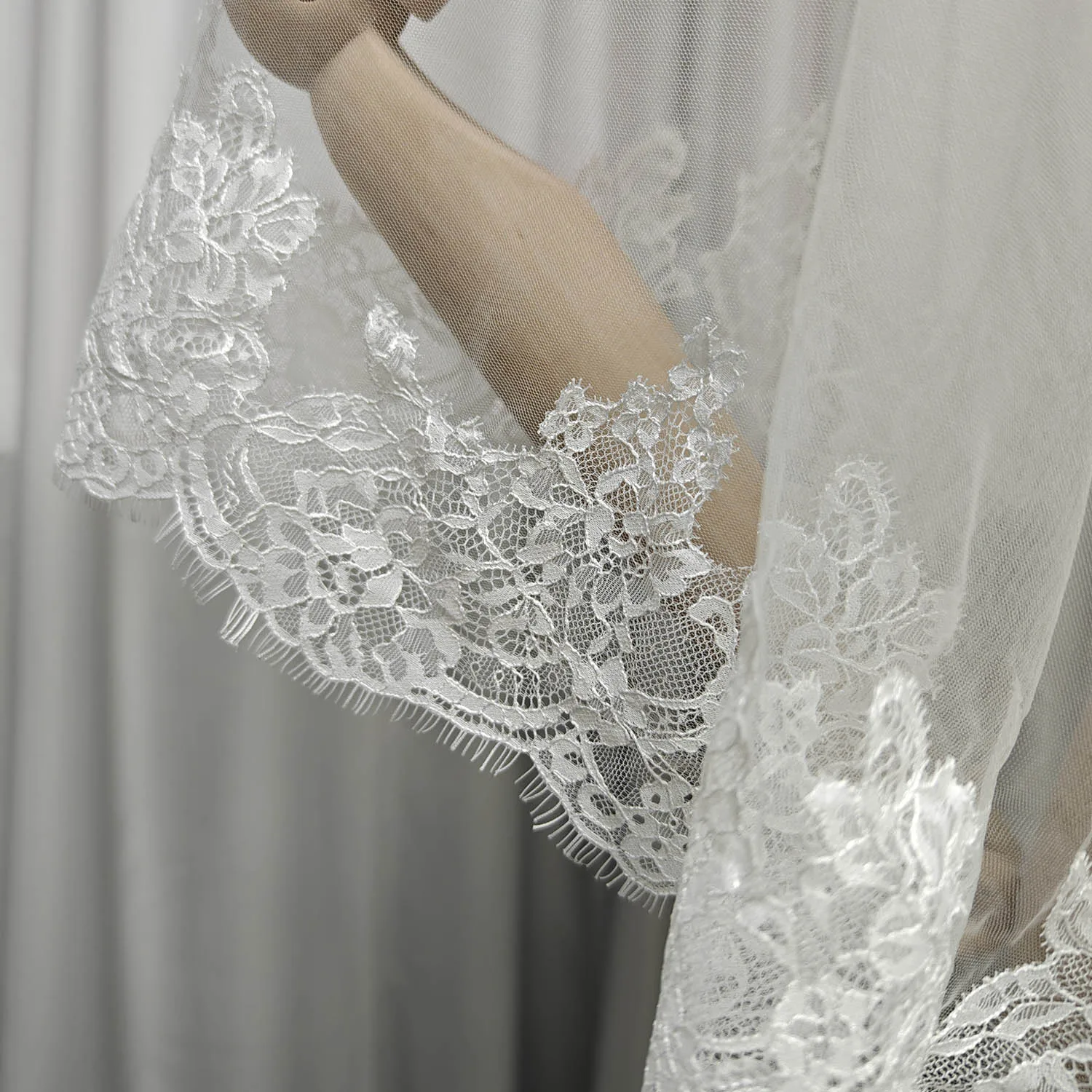 Короткая свадебная фата mantilla - Фотография_5