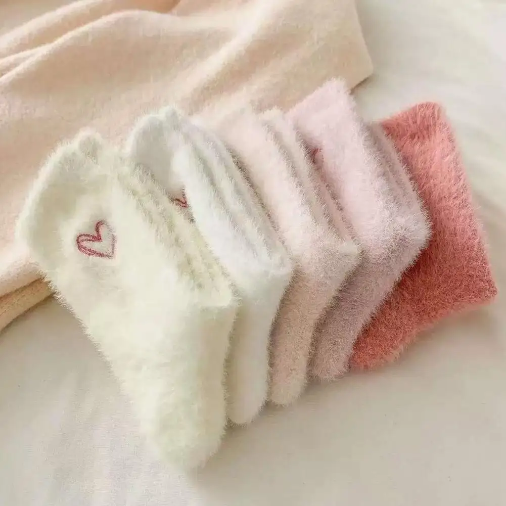 5 пар женских утепленных норковых носков с розовой вышивкой в виде сердца - Фотография_2