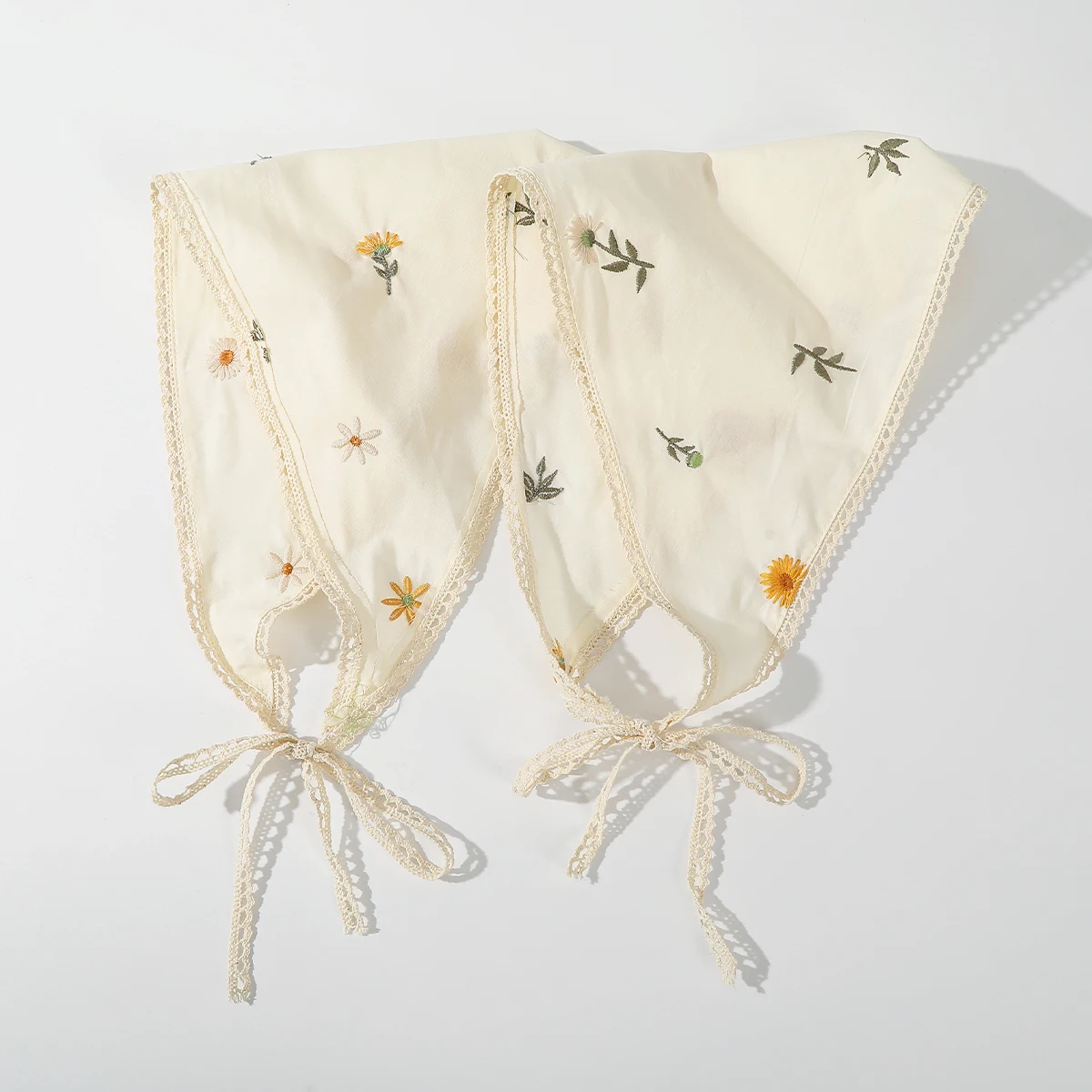 Треугольный шарф с тканевым принтом