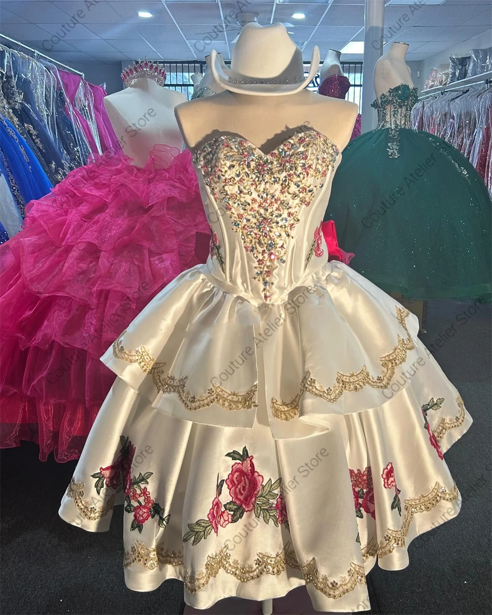 Белые атласные вышитые бисером - Фотография_3