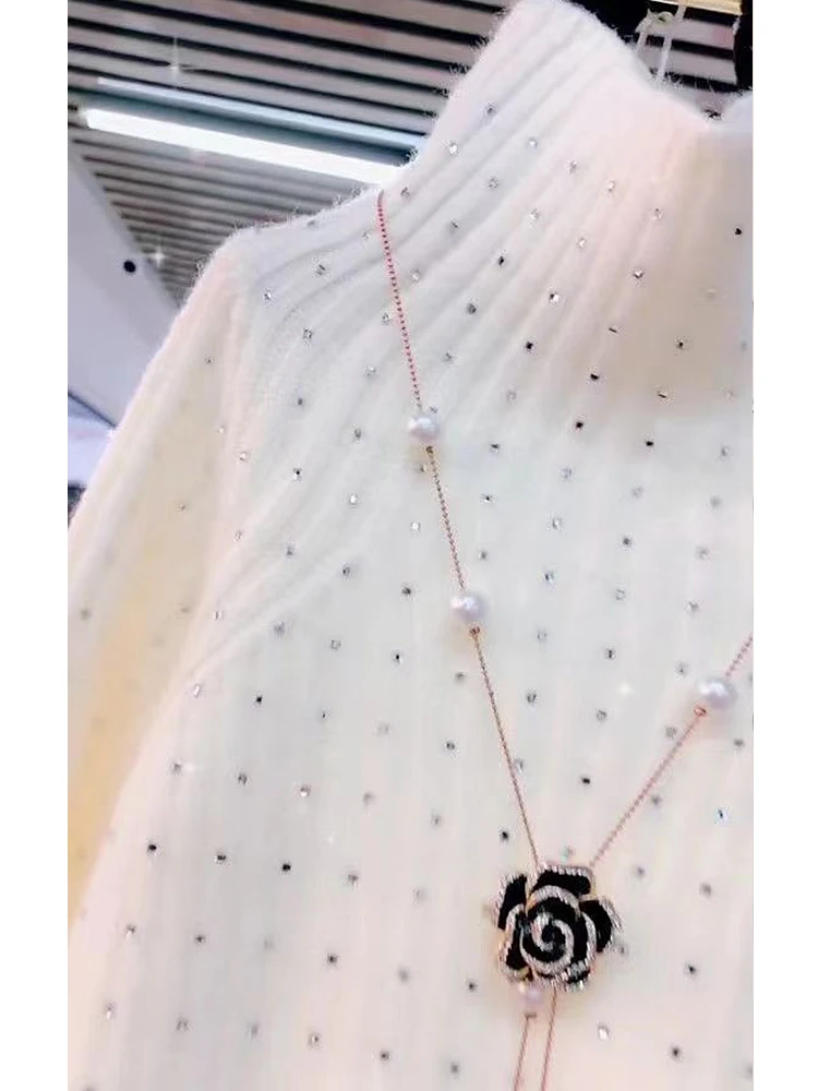 Утолщенный теплый свитер стразы средней длины с высоким воротником - Фотография_4