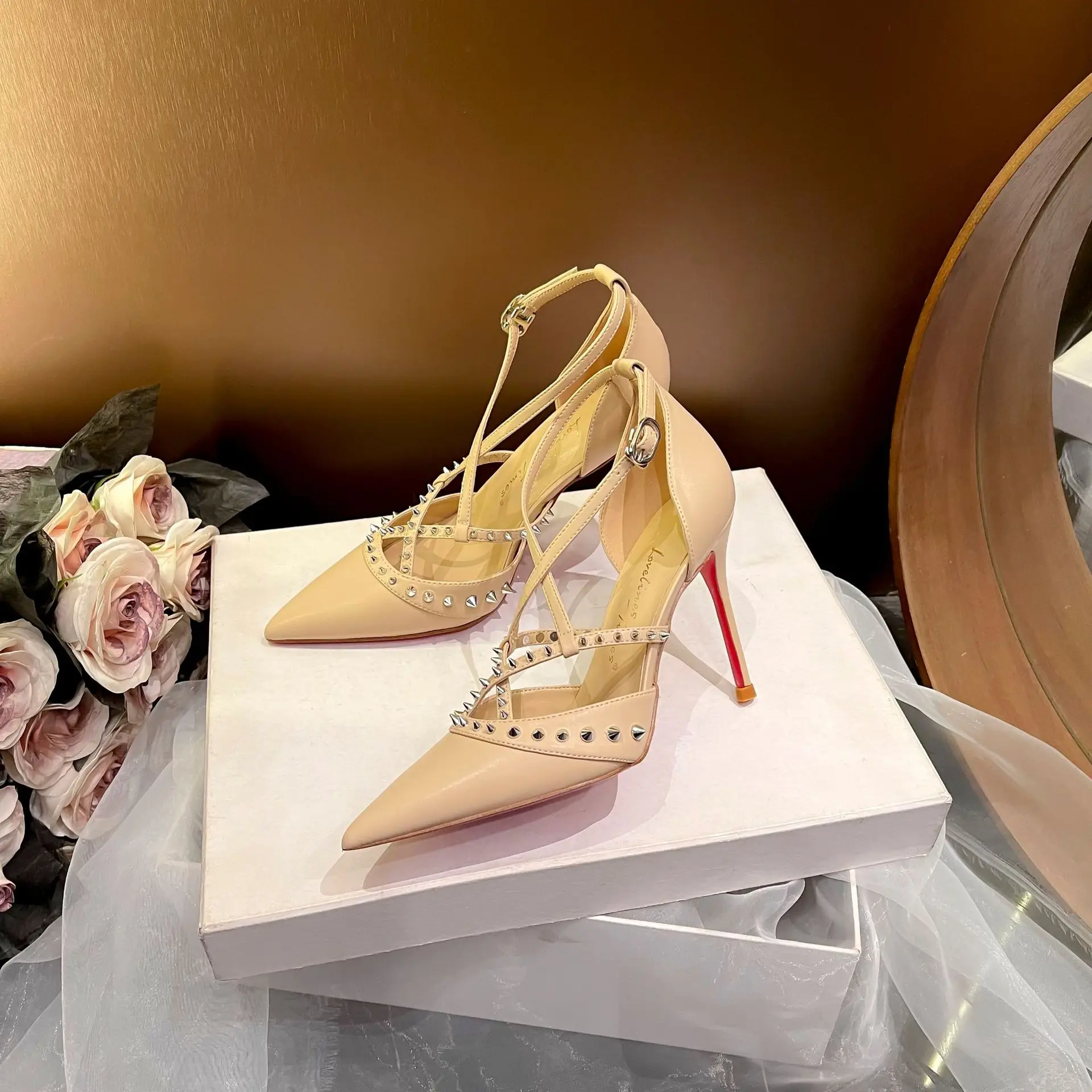 Женская обувь в стиле ретро - Фотография_3