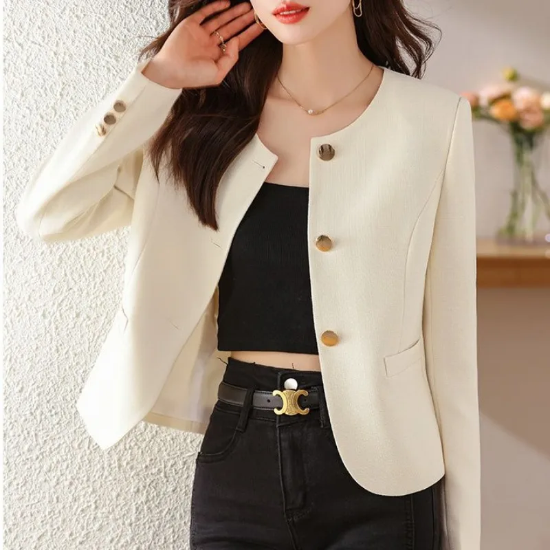 Белый, черный блейзер - Фотография_3