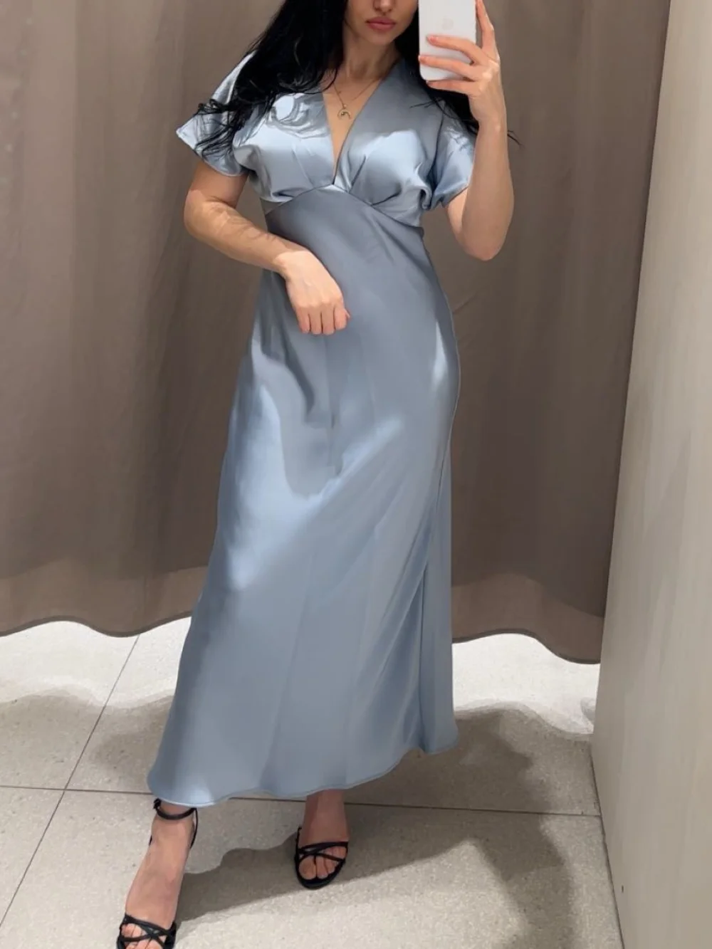 Сексуальная атласная длинная юбка с v-образным вырезом