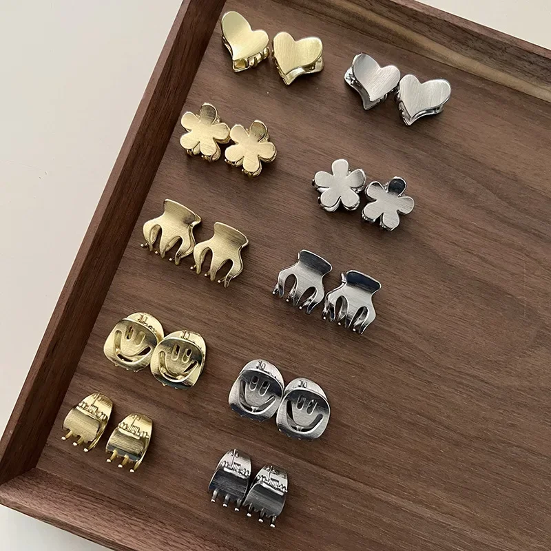 Металлические мини-заколки для волос с улыбкой на лице - Фотография_2