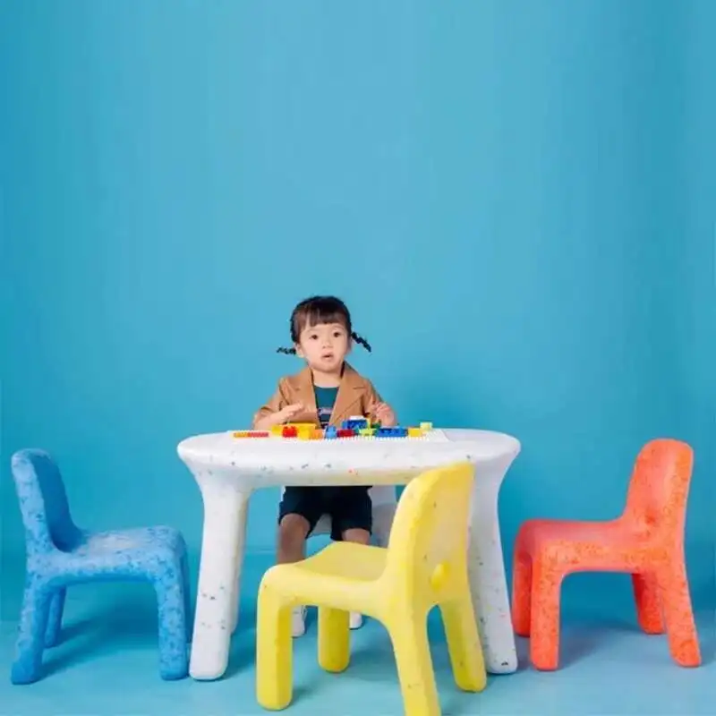 Детский стол, набор стульев