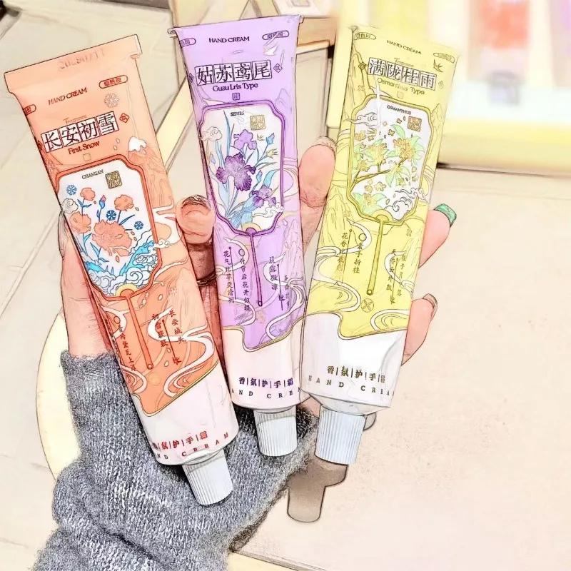 Крем для рук увлажняет