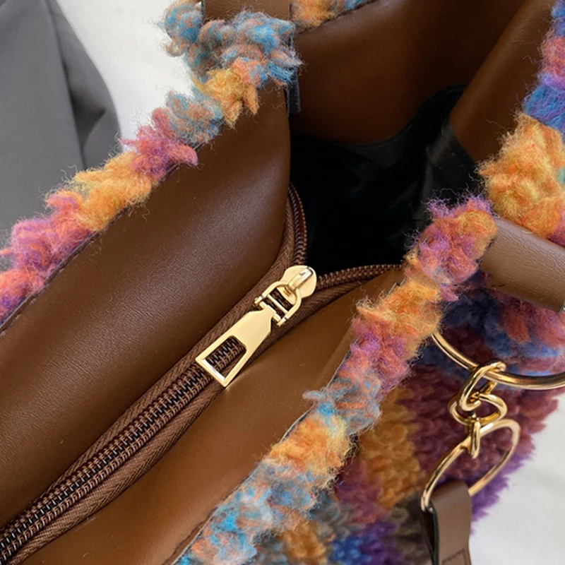 Плюшевая большая сумка в клетку - Фотография_3