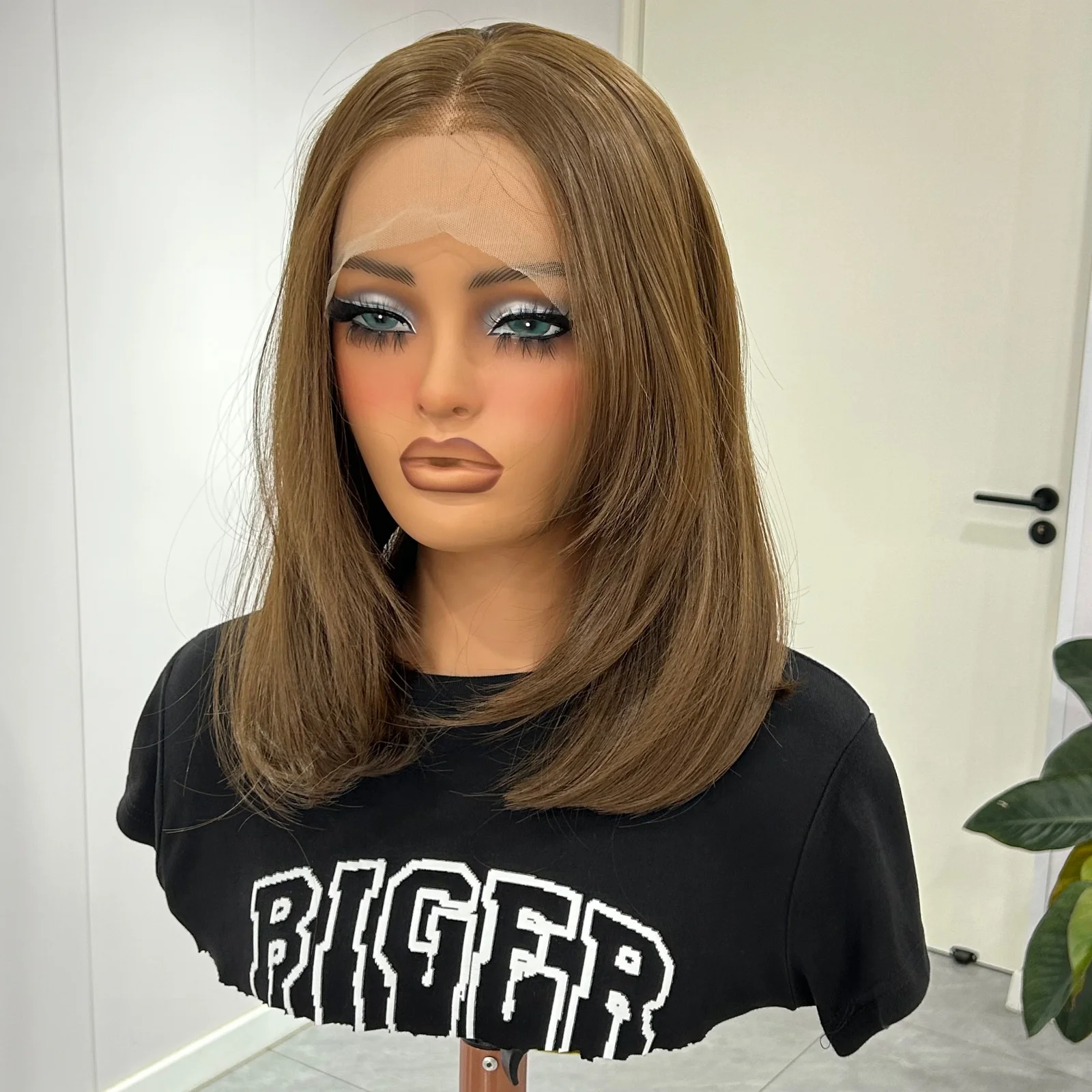 Короткий волнистый коричневый боб - Фотография_2