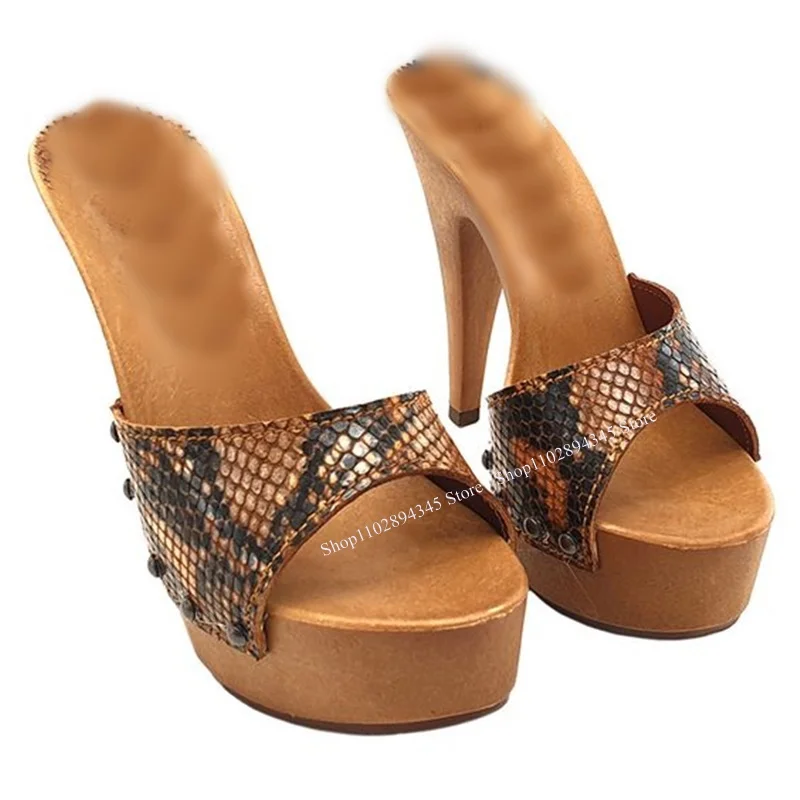 Сандалии в стиле пэчворк со змеиным деревянным узором - Фотография_2