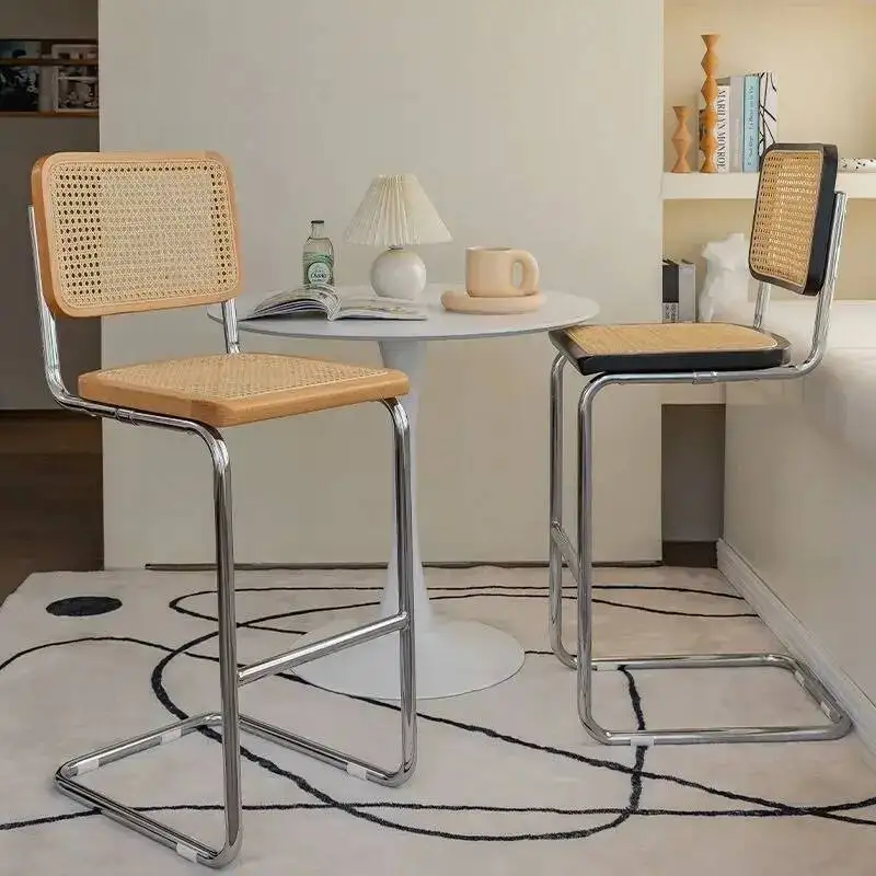 Современный барный стул из ротанга с металлическим каркасом - Фотография_3