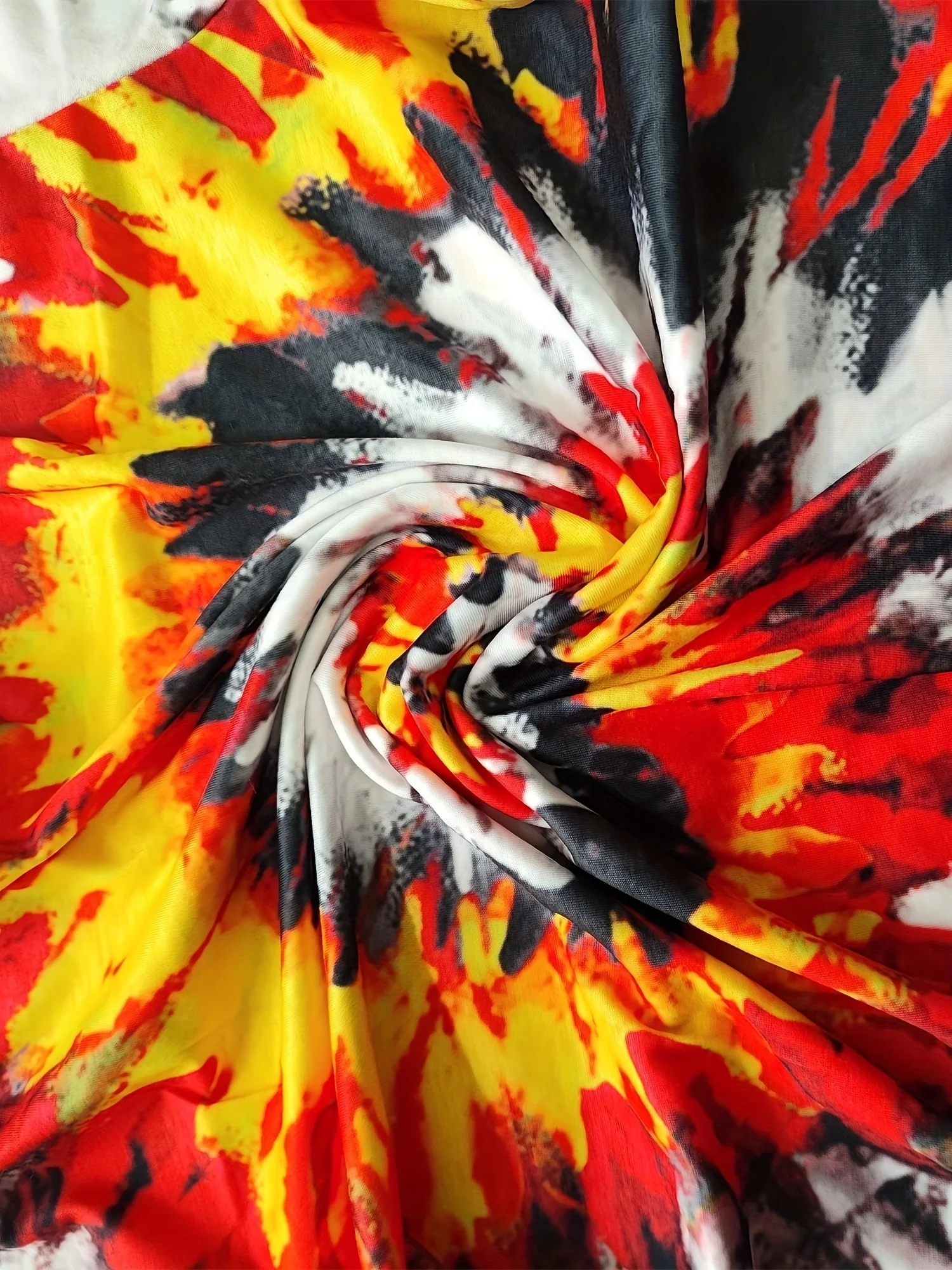 Мужская футболка с 3d-принтом vibrant tie-dye — красный - Фотография_4