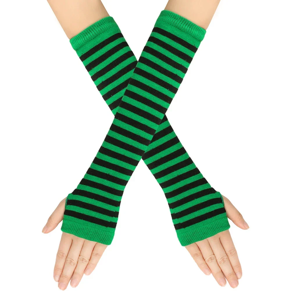 Полосатые зимние длинные перчатки - Фотография_4