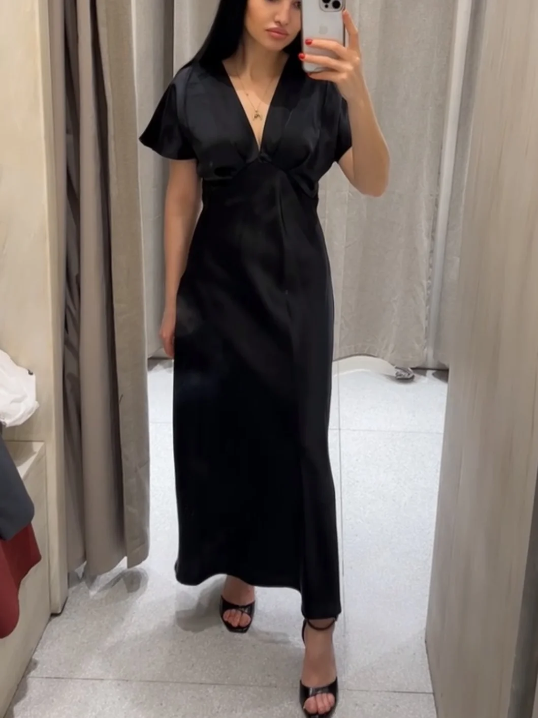 Сексуальная атласная длинная юбка с v-образным вырезом - Фотография_6