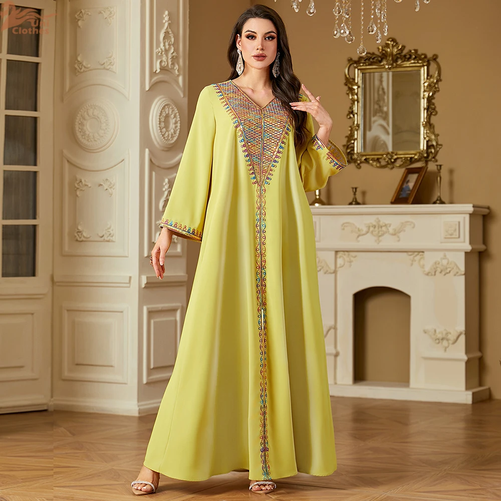 Мусульманское элегантное женское вечернее платье с вышивкой - Фотография_4