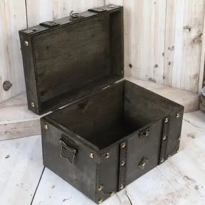 Винтажный деревянный сундук с замком