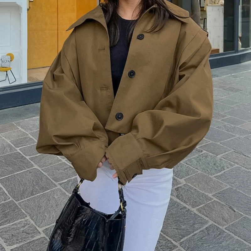 Куртка цвета хаки с воротником простого и элегантного однобортного дизайна - Фотография_2