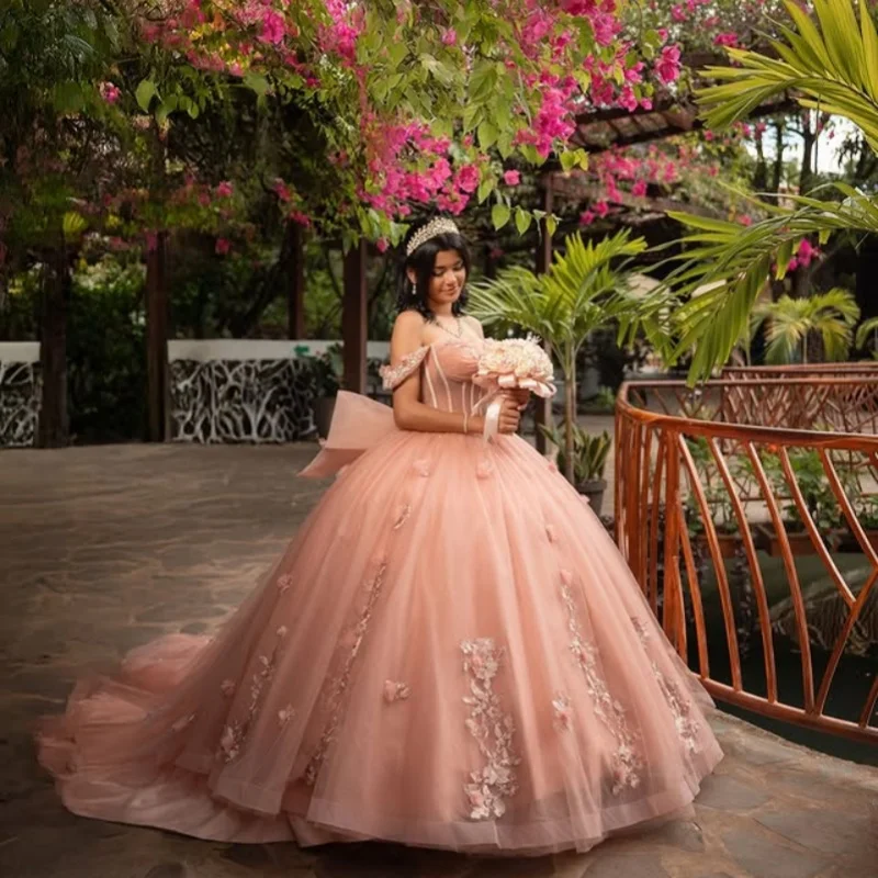 Светло-оранжевое платье quinceanera с открытыми плечами