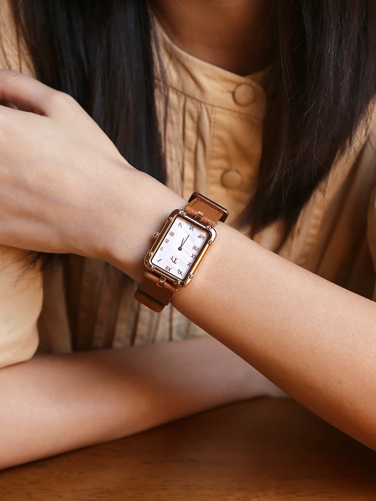 Элегантные женские наручные часы