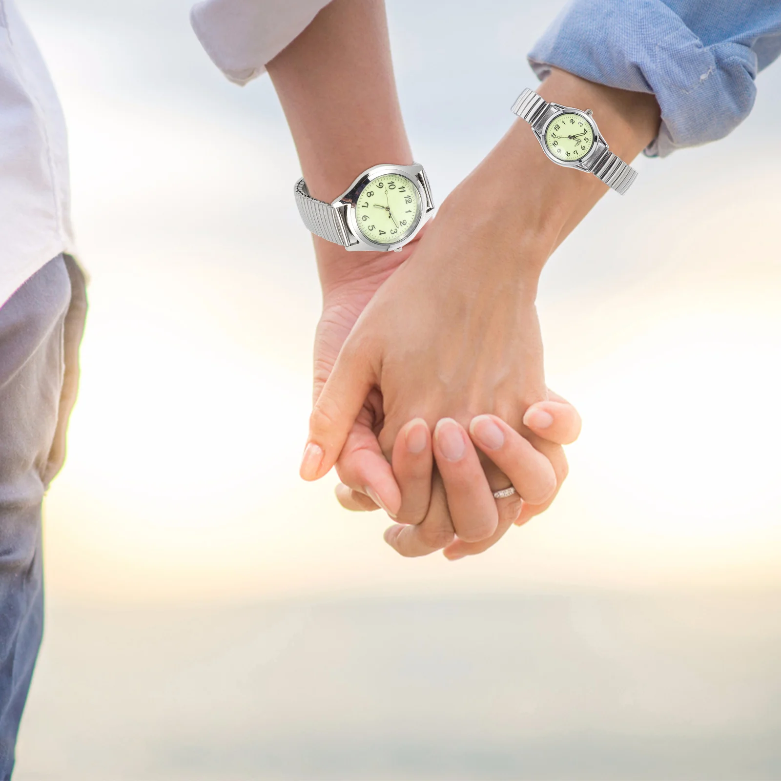 Светящиеся часы с расширительным ремешком для пожилых людей - Фотография_3