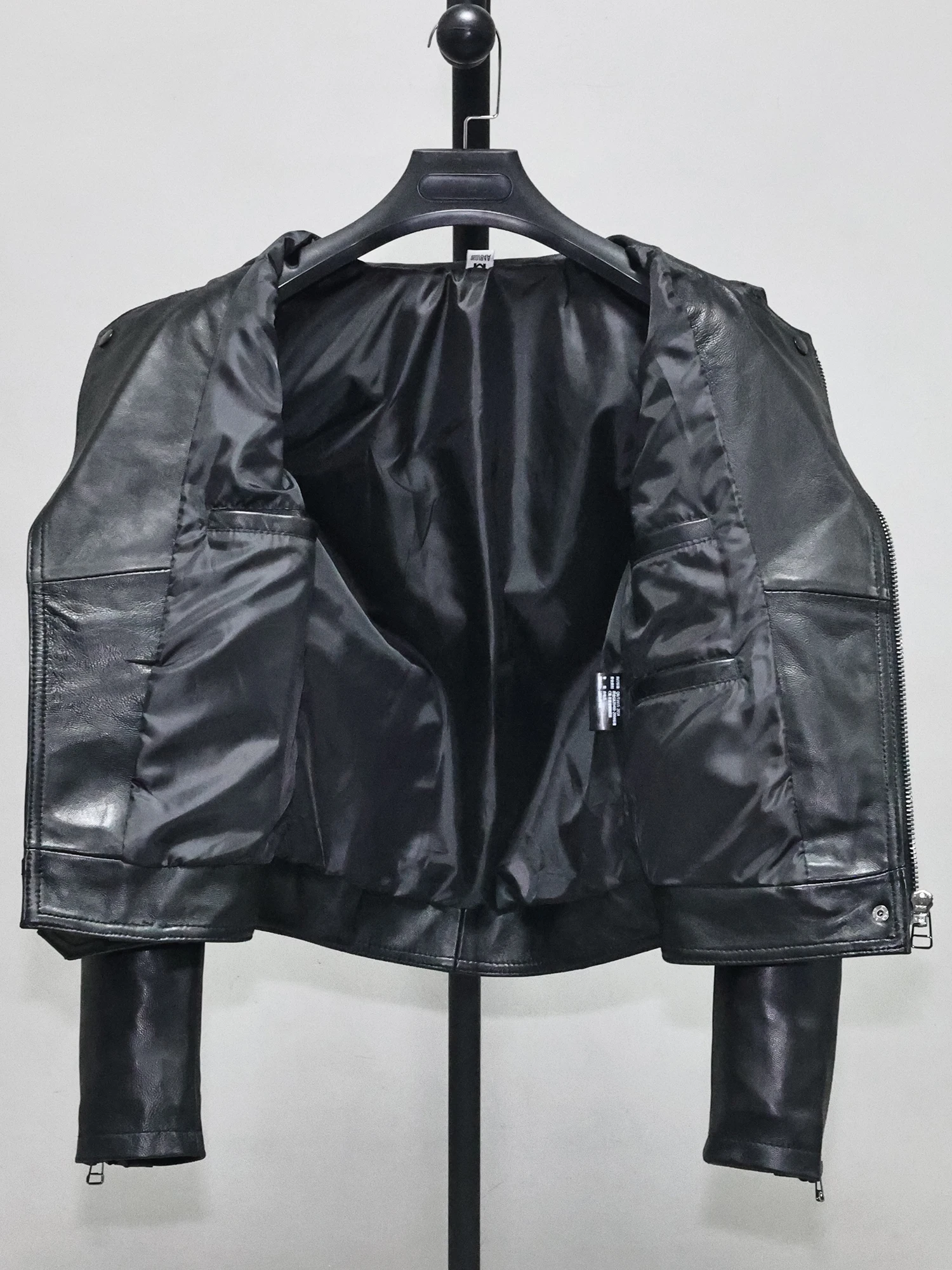 Мягкая кожаная куртка из овчины первого слоя для женщин - Фотография_3