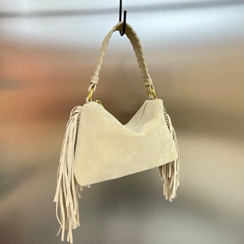 Элегантная сумка через плечо с кисточками в стиле ретро - Фотография_4