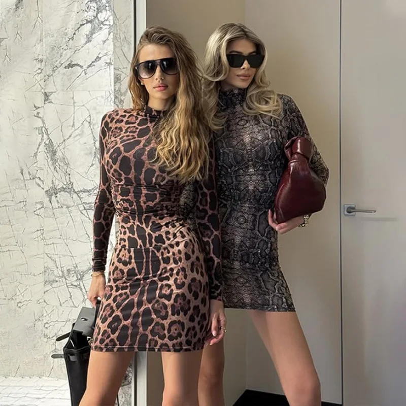 Осеннее платье для выпускного вечера с леопардовым принтом и змеей
