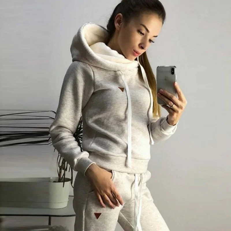 Однотонный женский спортивный костюм - Фотография_3