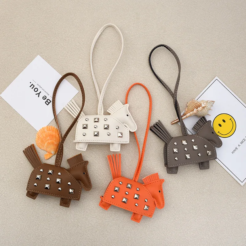 Подвеска ручной работы из искусственной кожи