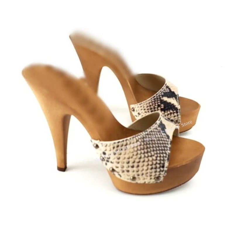 Сандалии в стиле пэчворк со змеиным деревянным узором - Фотография_4