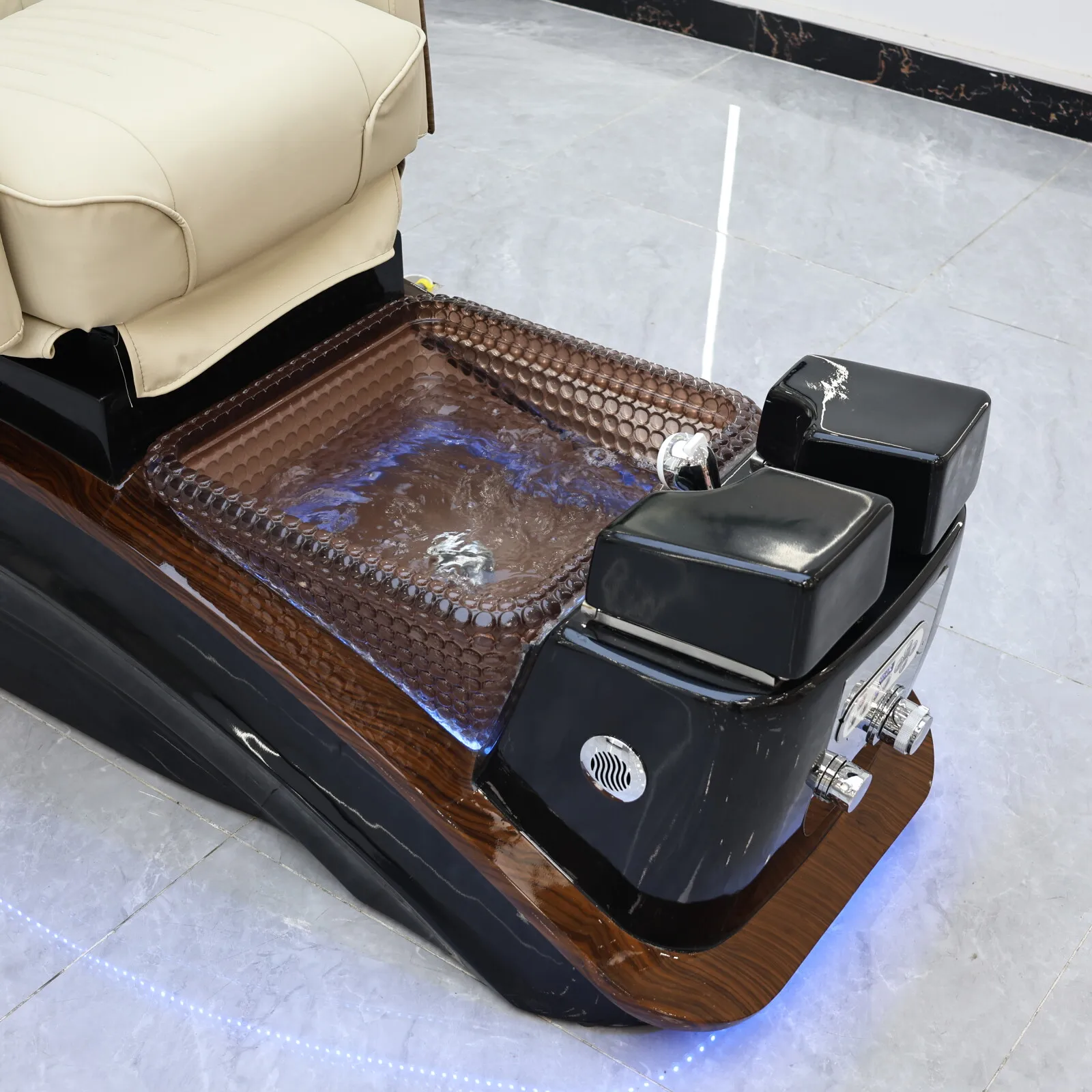 Магазин маникюрных салонов диван - Фотография_6