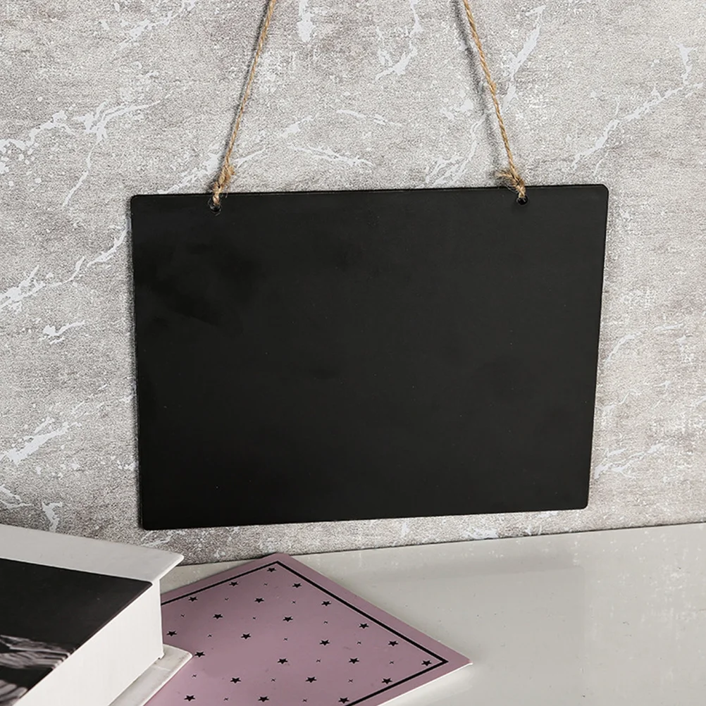 Маленькая доска с веревкой