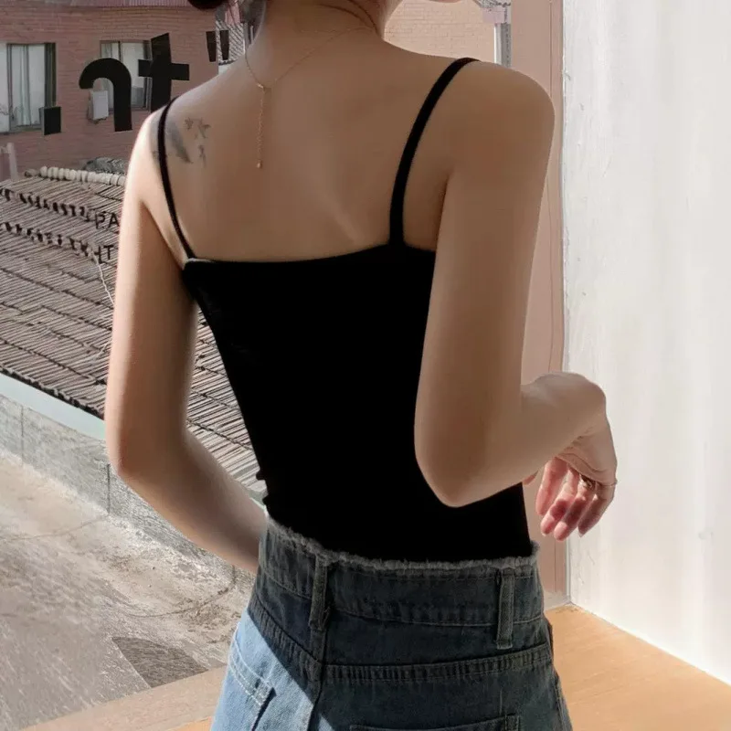 Женский жилет-бретелька с тонкой подошвой - Фотография_3