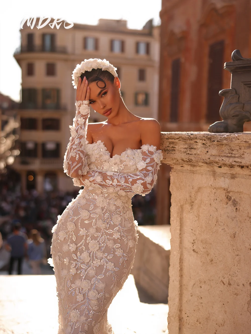 Роскошное свадебное платье с 3d цветком - Фотография_2