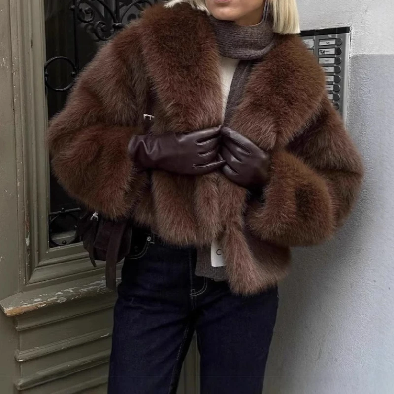 Экологичное короткое пальто из