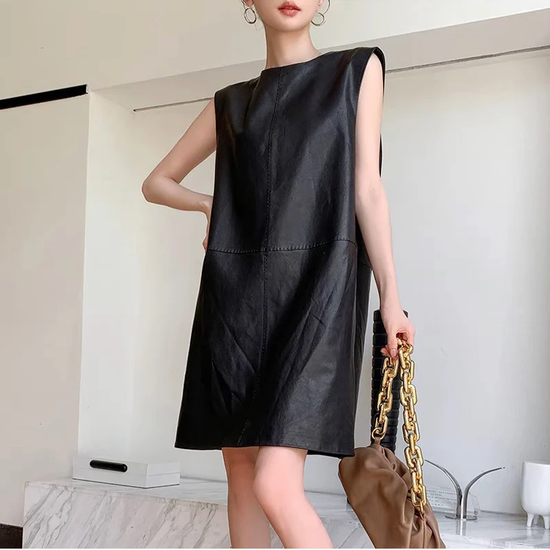 Черный женский вертикальный пуловер из натуральной кожи - Фотография_2