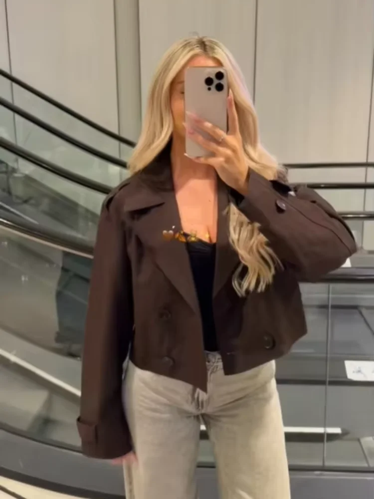 Коричневые двубортные короткие плащи