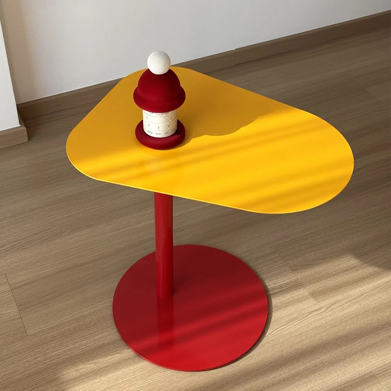 Модный угловой столик мемфис с допамином для детской комнаты