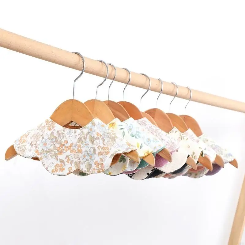 Практичный нагрудник для кормления ребенка