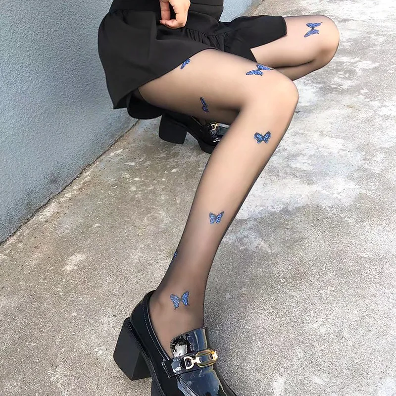 Модные женские черные колготки с принтом синей бабочки - Фотография_5