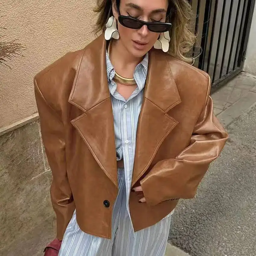 Модная женская куртка из искусственной