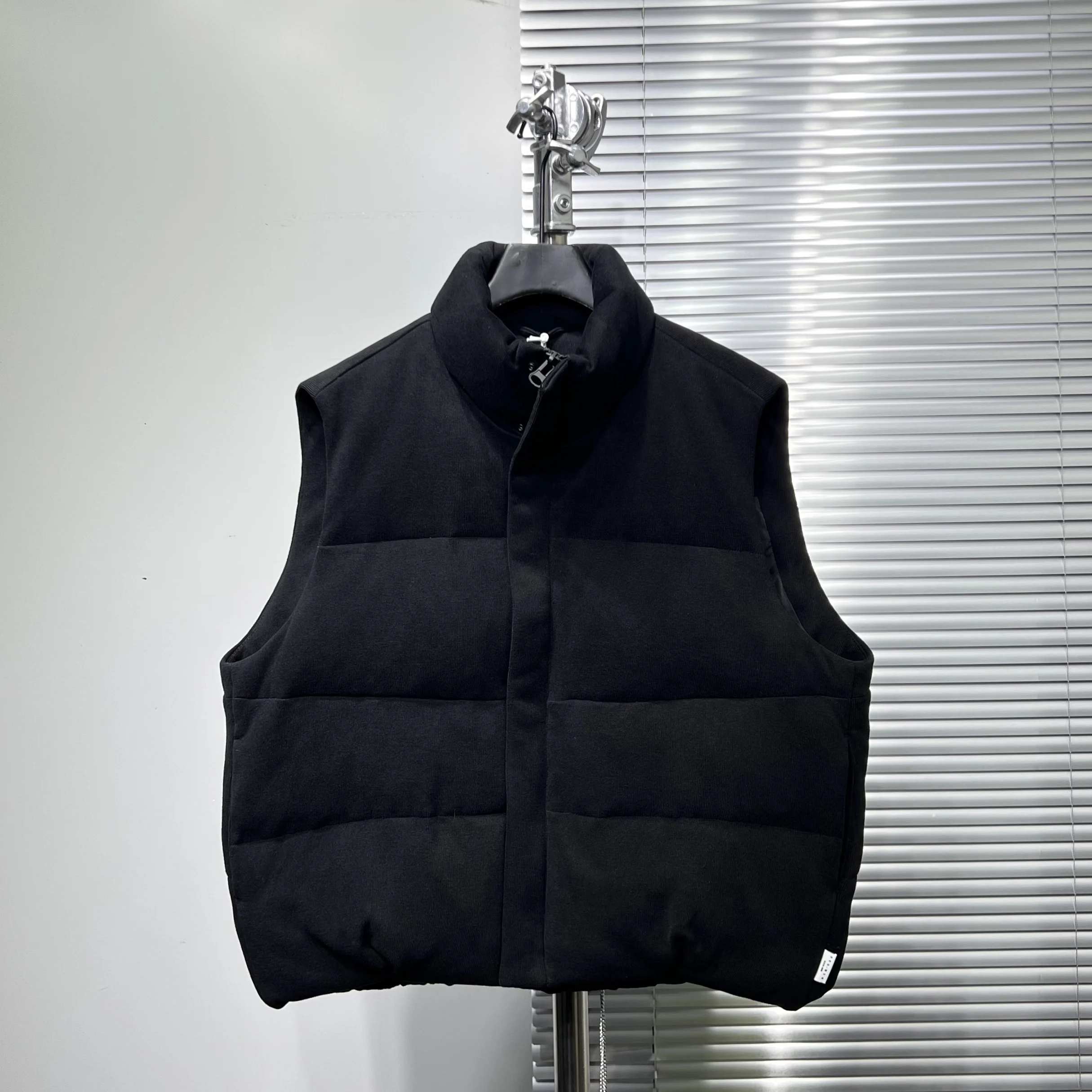 Высококачественные пуховые жилеты для мужчин - Фотография_2