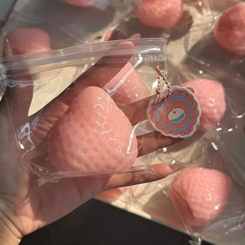 Игрушка strawberry taba squishy - Фотография_4