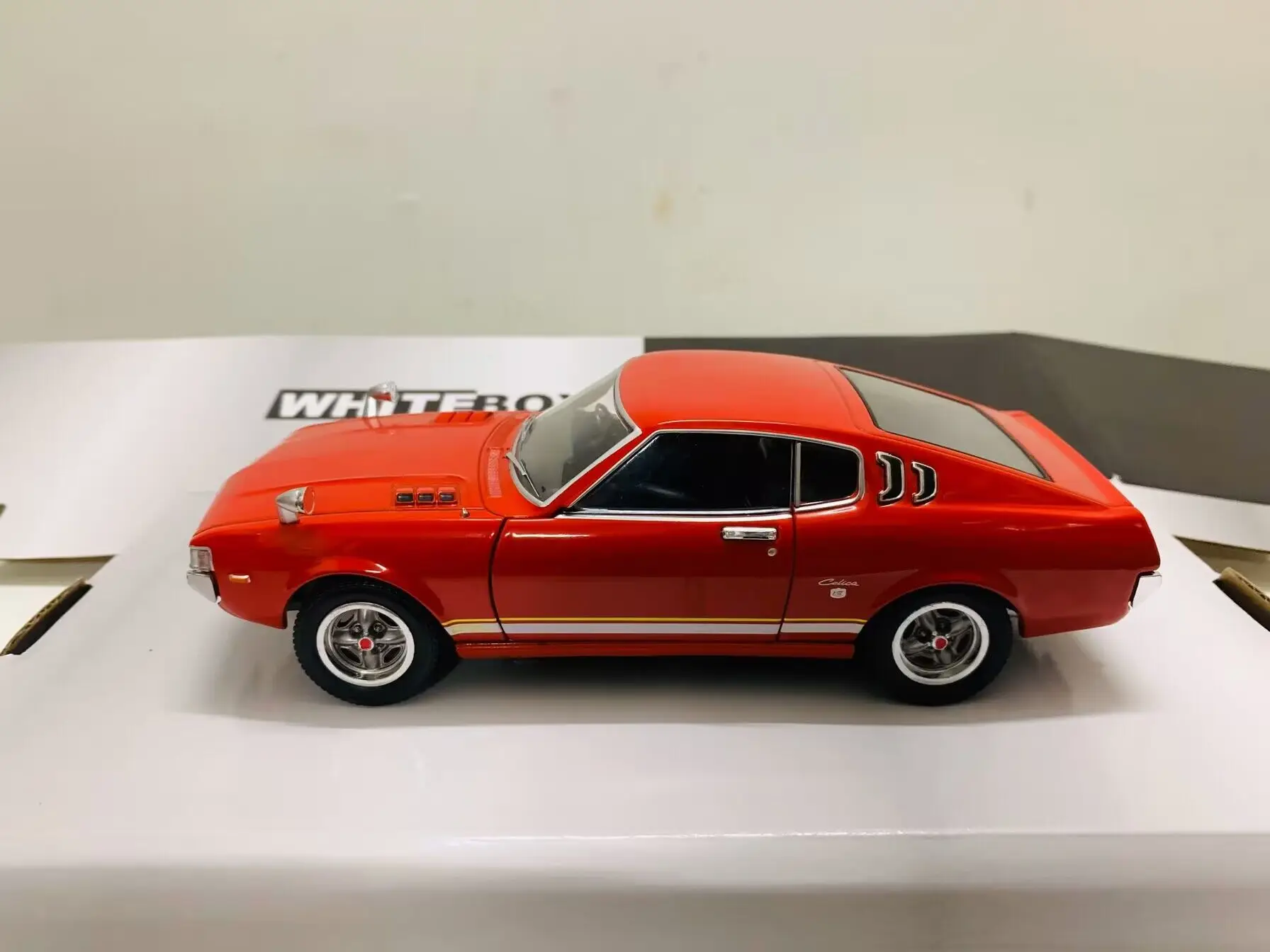Белый ящик celica gt2000 2